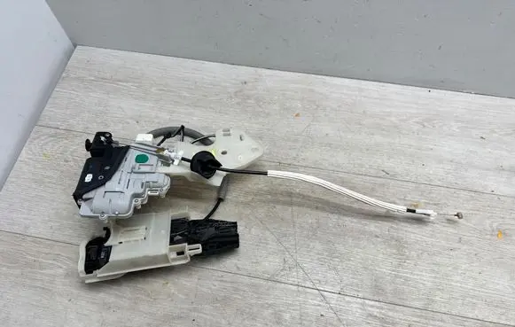 Porsche Cayenne (92A) Front door lock 8J1837016B
