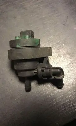 BMW 7 E38 Fuel tank valve 1748875