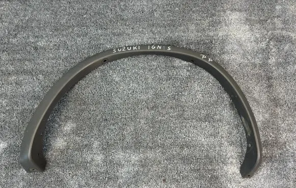 Suzuki Ignis Fender trim (molding) 77511-80G0 L409