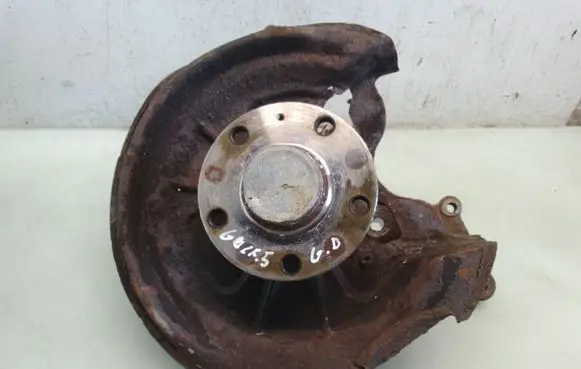 Volkswagen Golf Plus Rear wheel hub