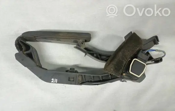 Mercedes-Benz E W211 Accelerator throttle pedal A2113000604 A2113010001