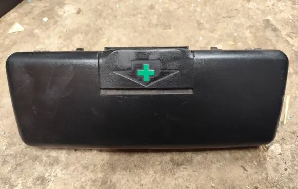 BMW 5 E39 First aid kit 52108176553 13164 8176553