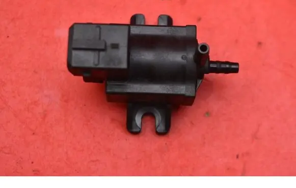 Opel Astra J Vacuum valve 8972882491