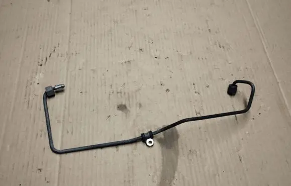 Chrysler Voyager Fuel injector supply line/pipe 