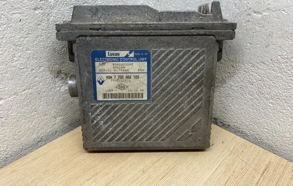 Renault Scenic I Engine control unit/module 7700868189 R04080005E 7700103512