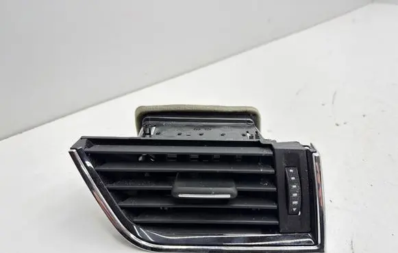 Skoda Octavia Mk3 (5E) Dashboard side air vent grill/cover trim 5E0819702C