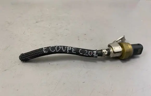 Mercedes-Benz E C207 W207 Fuel pressure regulator A6510703981