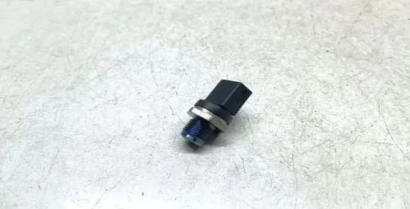 BMW 3 E90 E91 Fuel pressure sensor 0281002988