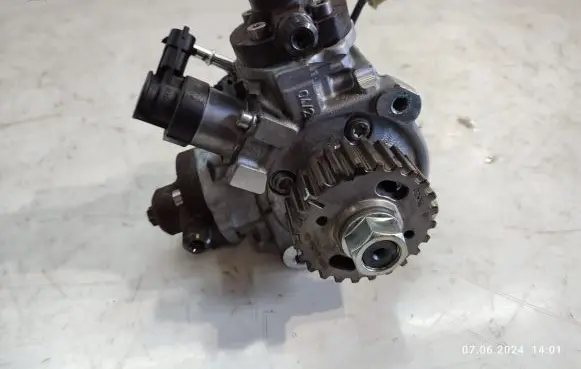 Jaguar XJ X351 Fuel injection high pressure pump FW939B395AA 0445010698