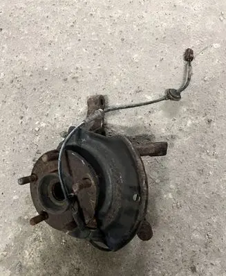 Nissan X-Trail T30 Front wheel hub spindle knuckle