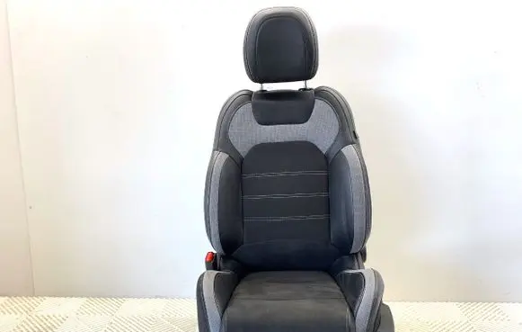 DS Automobiles 4 Front driver seat 