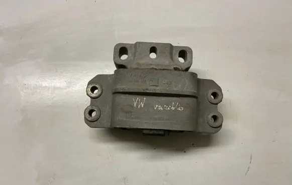 Volkswagen Jetta VI Engine mounting bracket 1K0199555 173149B
