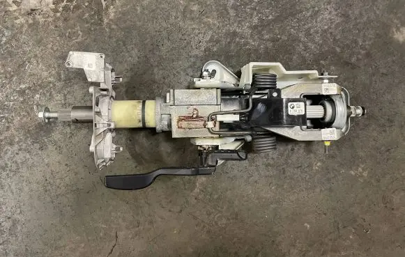 BMW 5 E60 E61 Steering wheel axle 6780876
