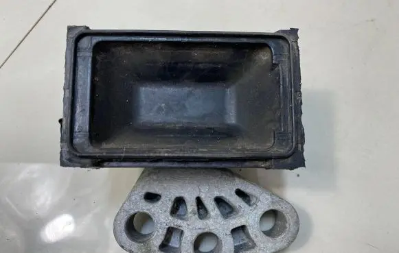 Opel Insignia A Engine mount vacuum valve 
