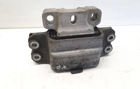 Volkswagen PASSAT B6 Engine mount bracket 3C0199555