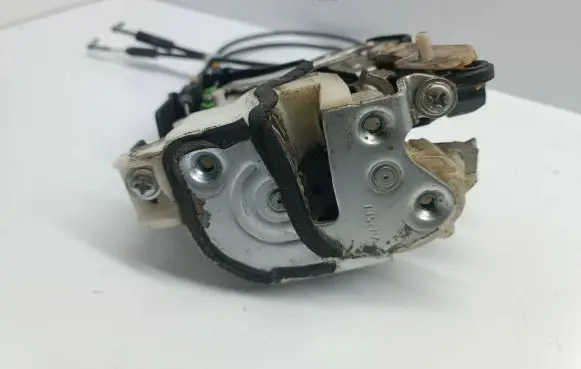 Mitsubishi Lancer VIII Rear door lock