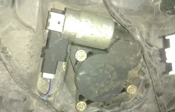 Mazda 3 I Rear door window regulator motor