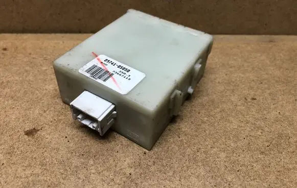 Toyota Avensis T250 Door control unit/module 8974105050