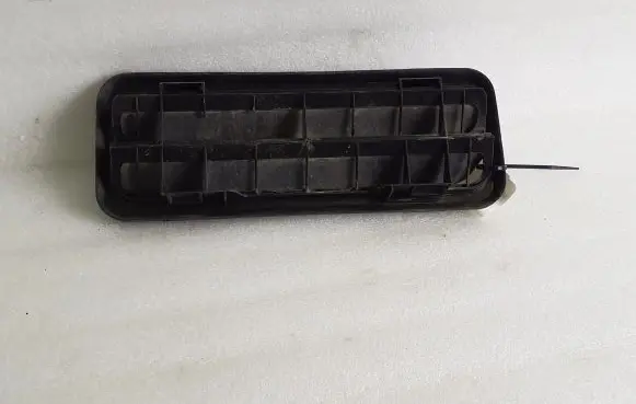 Quarter panel pressure vent