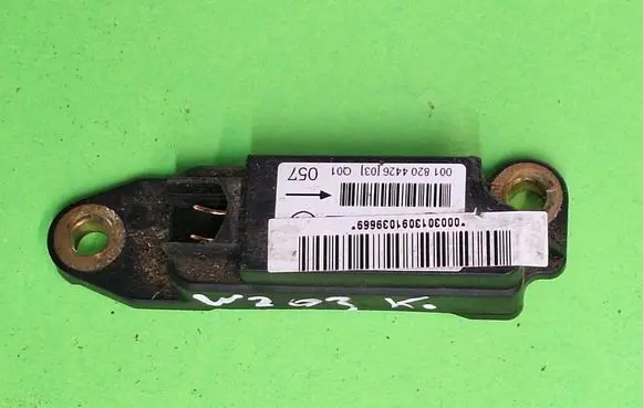 Mercedes-Benz C W203 Airbag deployment crash/impact sensor 0018204426 0003013091039669