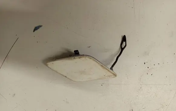 Mercedes-Benz E W211 Front tow hook cap/cover A2048850426