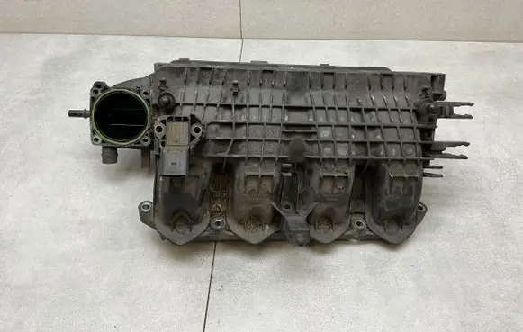 Volkswagen Golf VII Intake manifold 04E129711J