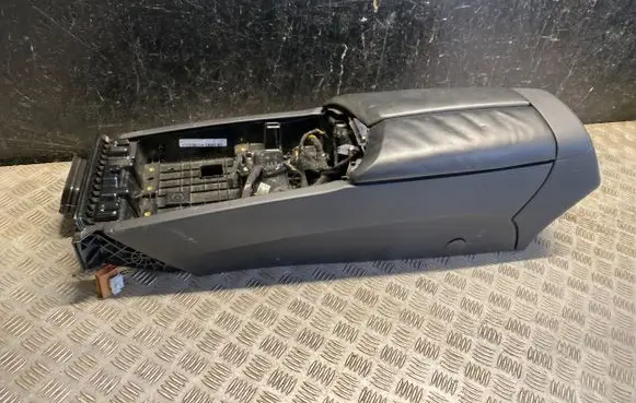 Maserati Ghibli Armrest 1050883720