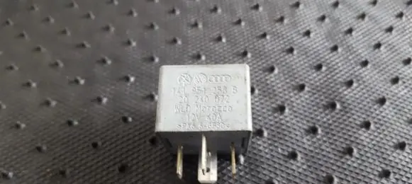Volkswagen PASSAT B5.5 Other relay 141951253B 20240072