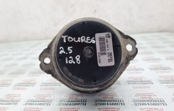 Volkswagen Touareg I Engine mount bracket 7L6199131C