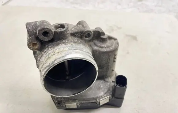 Volkswagen PASSAT B6 Throttle valve 06F133062B