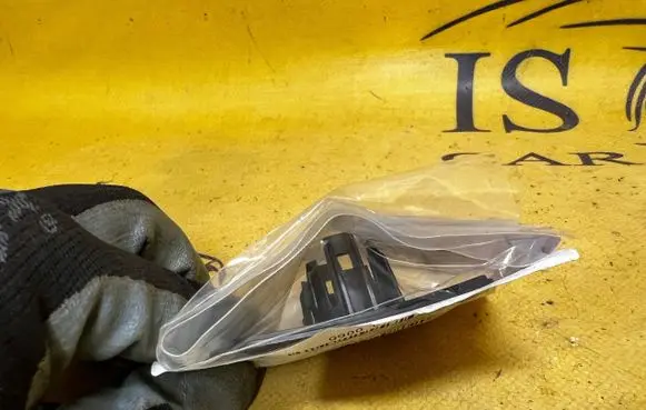 BMW X5 G05 Front parking sensor holder (PDC) 51118069242 8069242