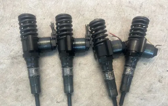 Volkswagen Jetta VI Fuel injectors set 03G130073G 0414720404