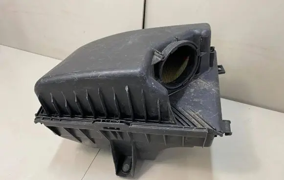 Volvo V70 Air filter box cover 9179374