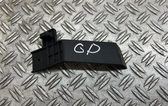 Rear bumper mounting bracket