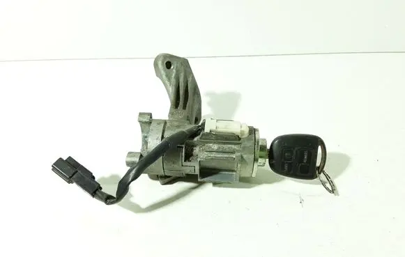 Toyota Corolla E120 E130 Ignition lock 45020024 IS342200