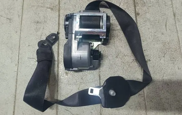 Mercedes-Benz ML W164 Front seatbelt