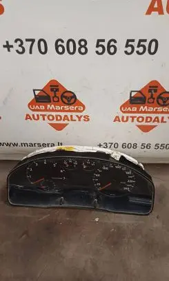 Audi A4 S4 B5 8D Speedometer (instrument cluster) AU0004001
