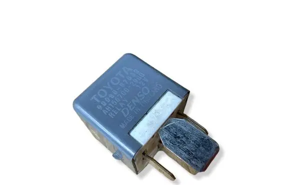 Toyota Avensis T250 Other relay 9008087030