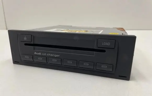 Audi A4 S4 B7 8E 8H CD/DVD changer 8e0035111d