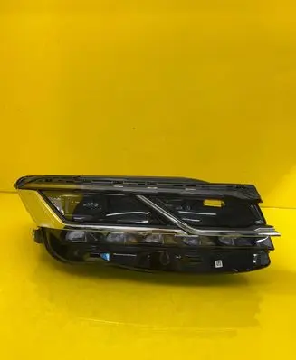 Volkswagen Touareg III Headlight/headlamp 761941082