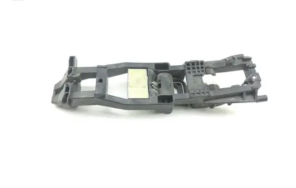 Mercedes-Benz C W203 Front door exterior handle/bracket 2037600234