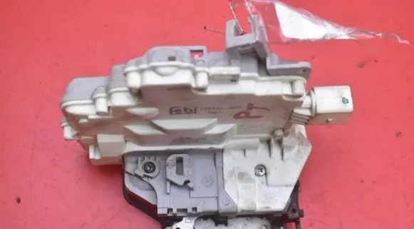 Audi A4 S4 B8 8K Rear door lock 172132