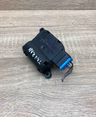 Audi A3 S3 8P Air flap motor/actuator 132801338 983382ZC 1K1907511G