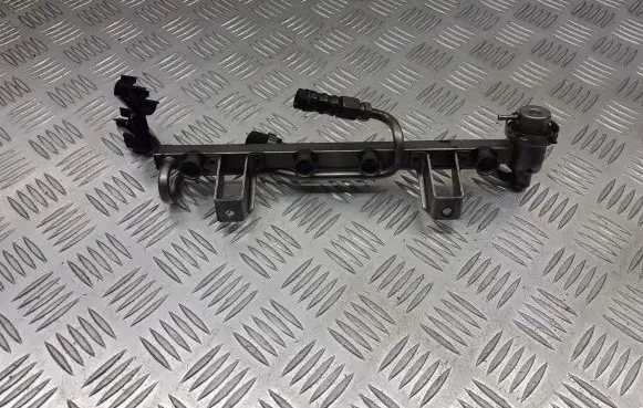Volkswagen PASSAT B5.5 Fuel main line pipe 06B133313M