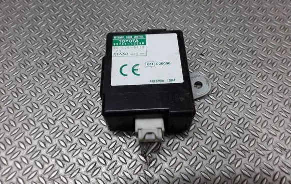 Toyota Corolla Verso E121 Door control unit/module 8974113040