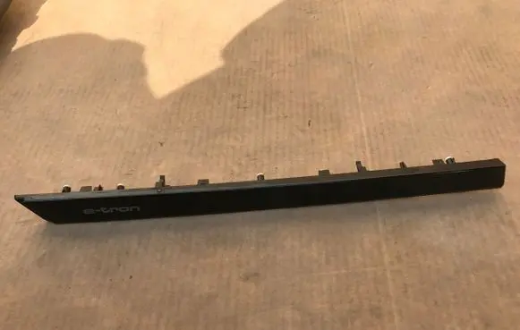 Audi e-tron Dashboard glove box trim 4KL857186