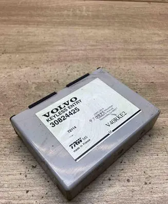 Volvo S40, V40 Door central lock control unit/module 30824425 V40RKE2