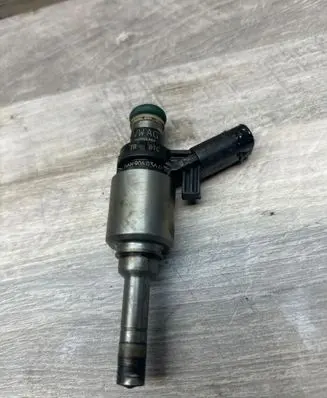 Audi Q5 SQ5 Fuel injector 06H906036P