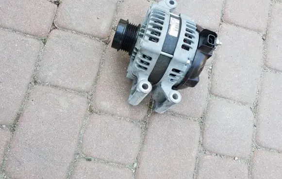 Opel Insignia A Generator/alternator 13592811