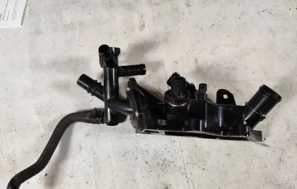 Renault Clio IV Thermostat housing 20063241816250